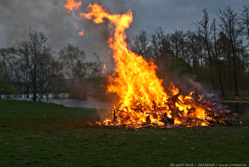 Vårbrasa i Vressel.