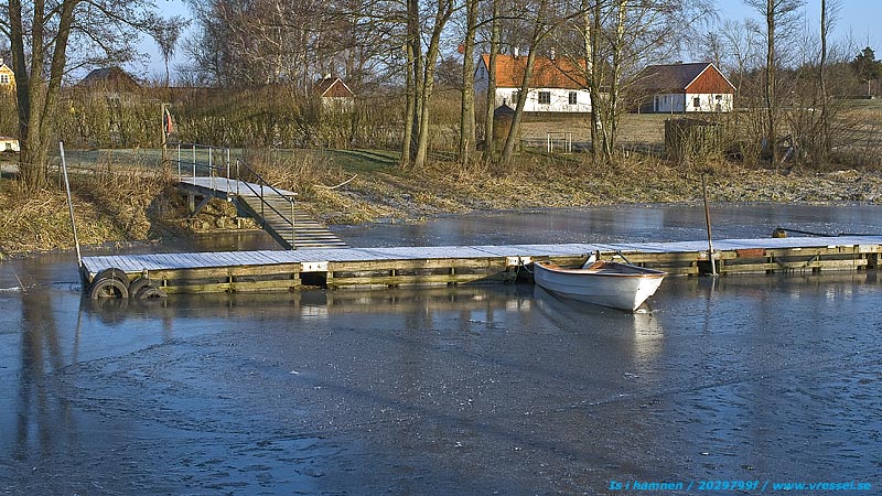 Båtbryggan vid Vressel en kall januaridag 2010.